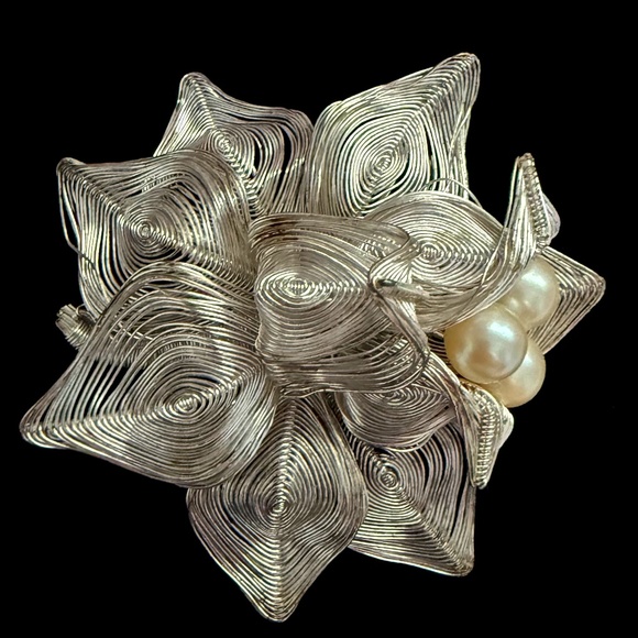 Stunning Filigrana Sterling Silver Flower with Pearls - Picture 1 of 7